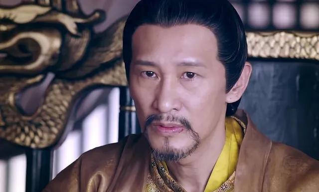 公元762年，权相李辅国夜闯唐肃宗寝宫，当着皇帝的面，将张皇后拖出了宫，唐肃宗只