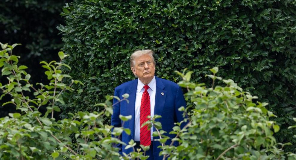 三场大败的消息传进白宫，无论特朗普怎么反抗，也没改变惨败结局一日三场大败，回国