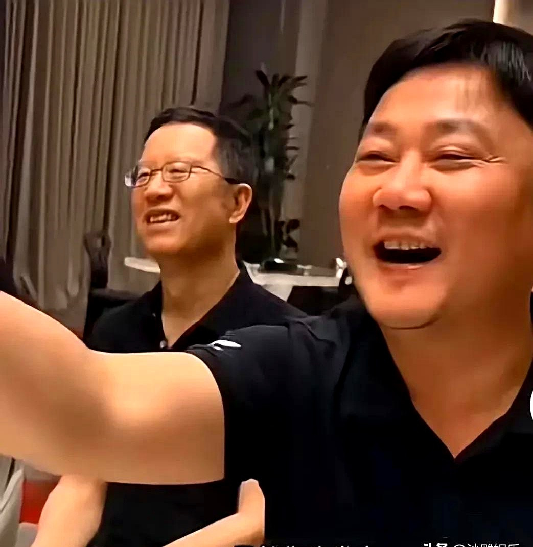 一场排位赛，结果没把人笑翻，倒是老板的嗓子先“封神”了。