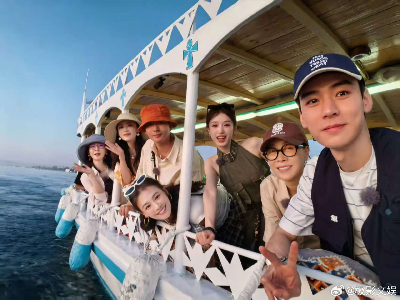 花少团尼罗河合照李沁晒花少团尼罗河合照花少团尼罗河合照，不错不错，[捂眼睛][捂眼睛]
