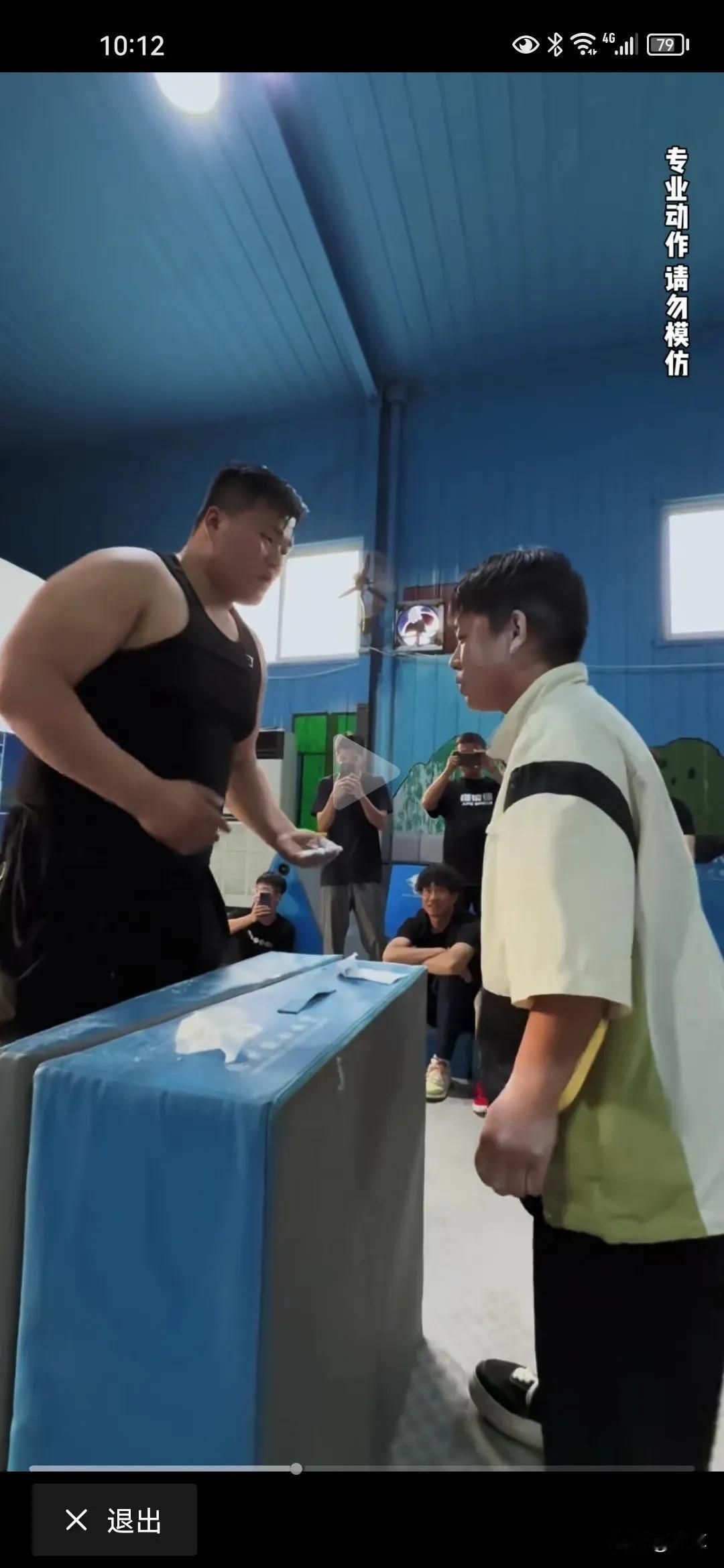 小宝这货可以单挑西方巨兽吗？天天和小自己十圈的人打耳光，敢不敢和西方魔兽对打？不