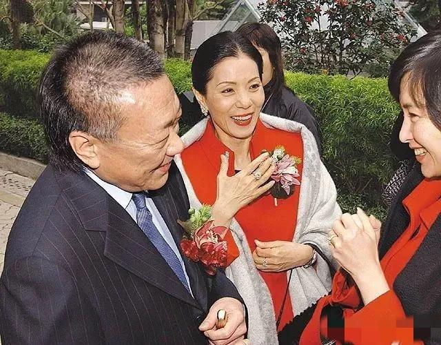 1997年，"世纪贼王"张子强在澳门赌场输光巨款，竟把主意打到赌王何鸿燊头上！何