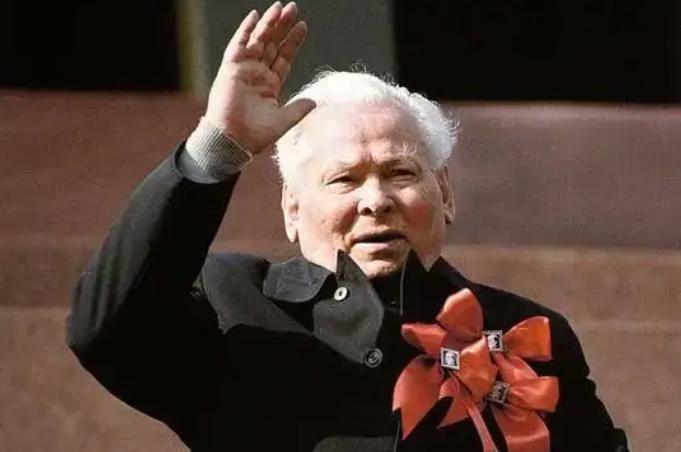 苏联历史上有过7位领导人，他们分别是：列宁、斯大林、赫鲁晓夫、勃列日涅夫、安德罗
