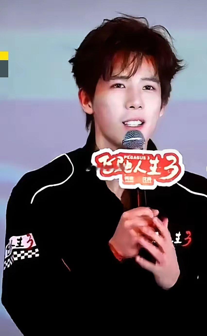 王安宇疯了吧？几秒钟的客串，跑遍全国去路演。前阵子自己被黑，他一声不吭，直接“闭