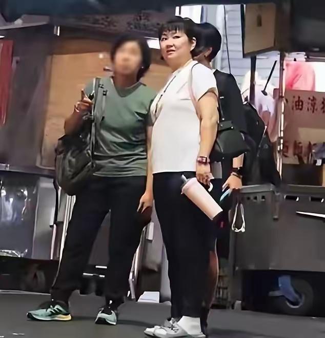 这还是任家萱吗，曾经我心里的女神，现在已成了大妈了。现在的样子与年轻时，简直判