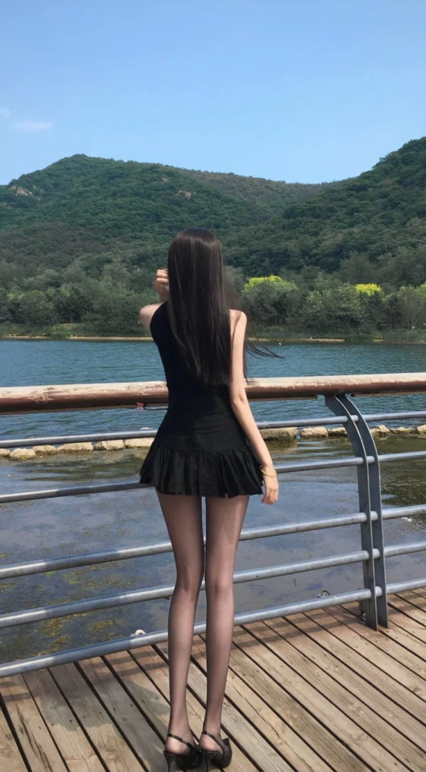 和闺蜜一起来湖边玩玩！