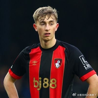 talksport主编透露如果胡伊森想留在英超，他的首选目的地将是利物浦，其次