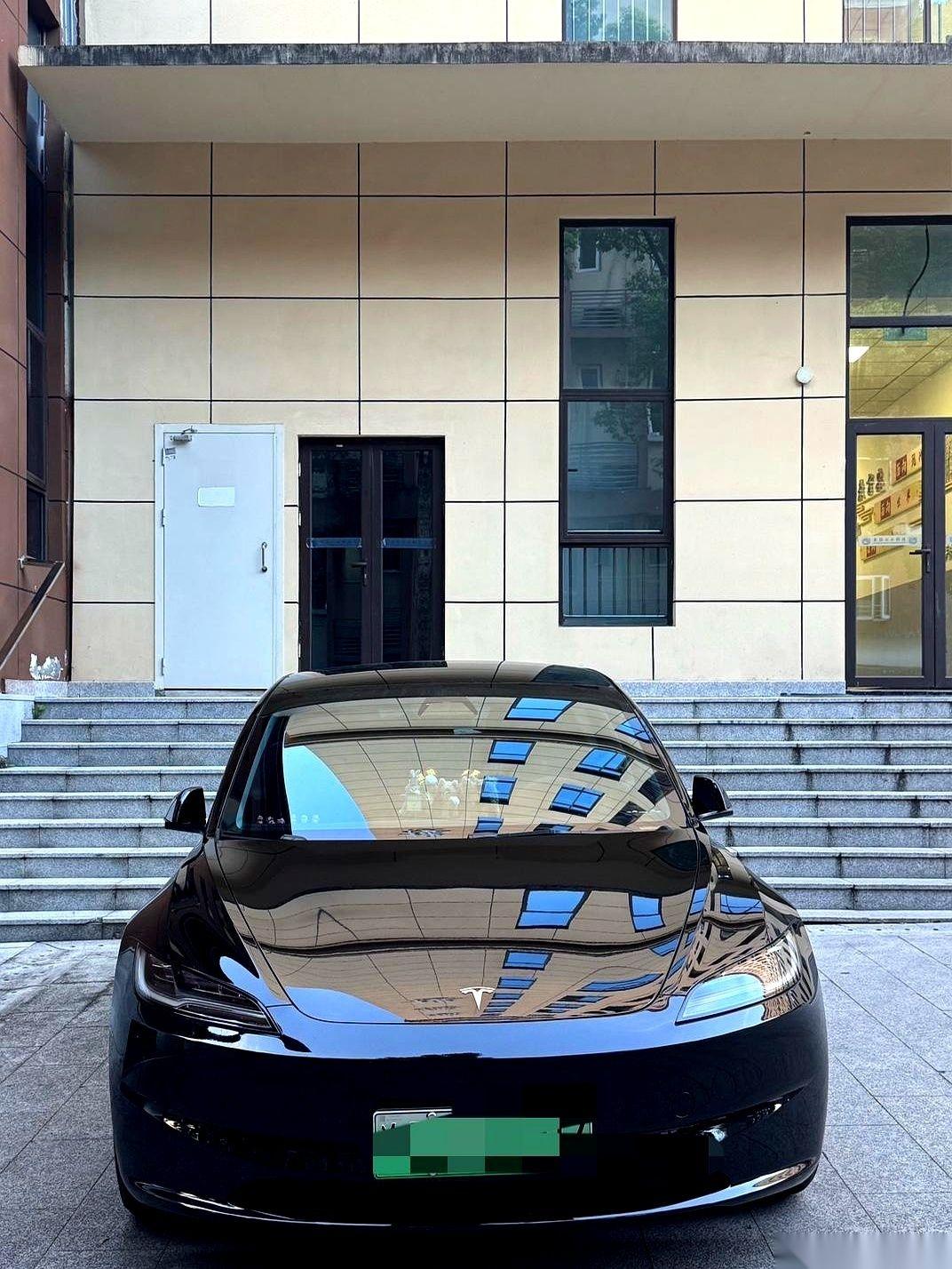 月供4000，工资直接砍半，就为了伺候那台20多万的新车。我老家一邻居，40岁