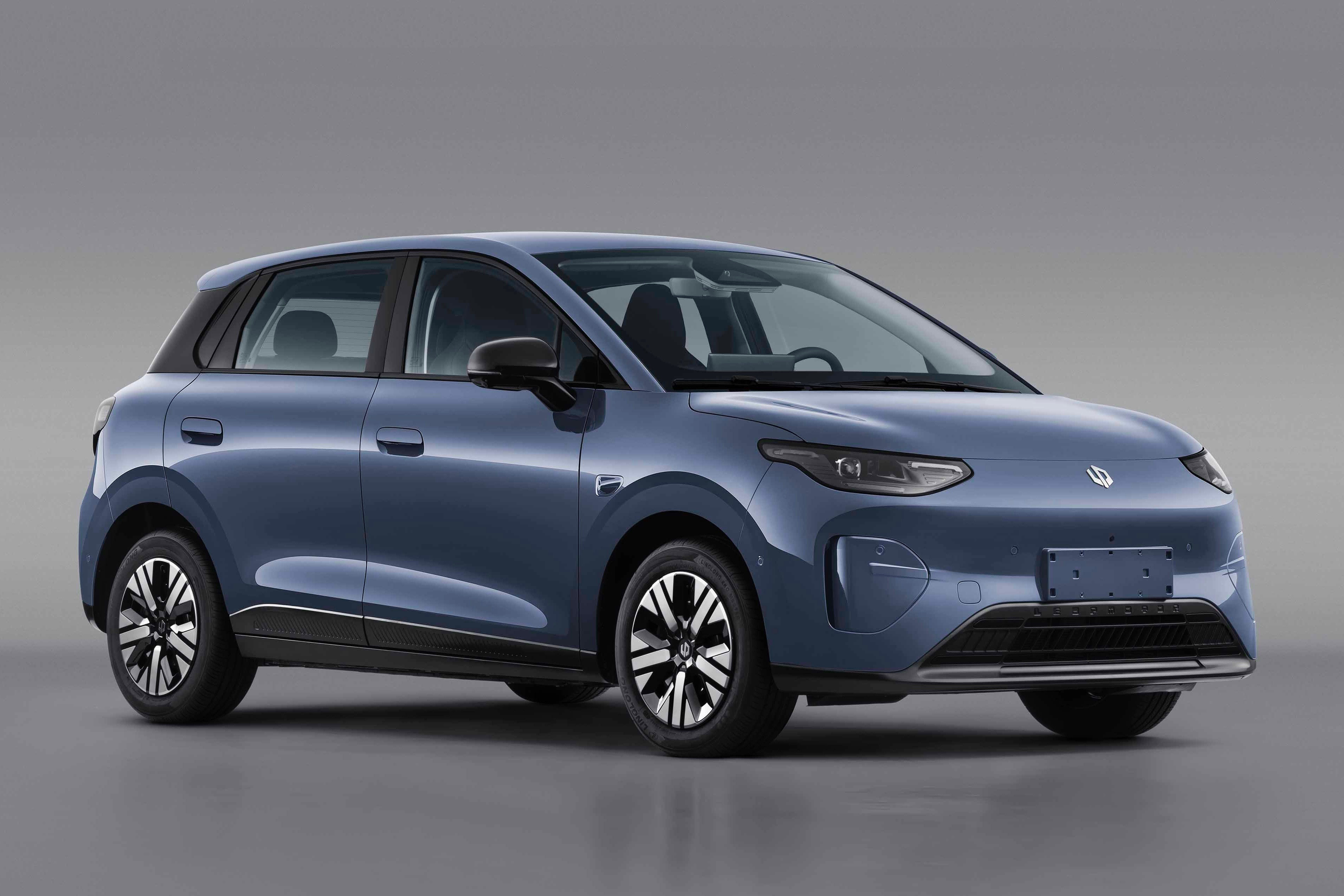 零跑A10，这个月26号就要上市了，这批申报图也发了它的两厢版A05。A10和A