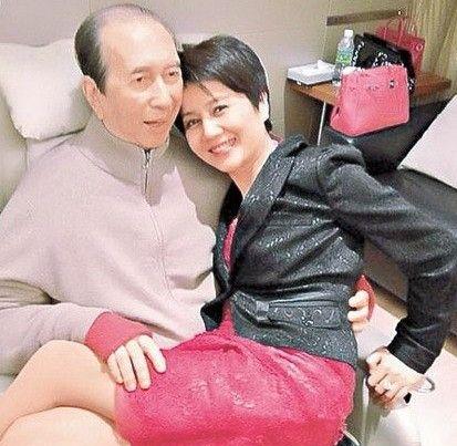 1986年，65岁的何鸿燊对26岁的梁安琪说：“只要你愿意做我的四太太，我每个月