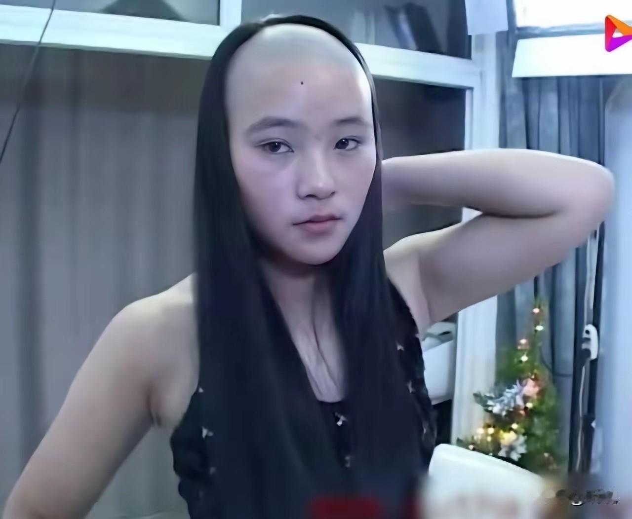 竟然有人留这个发型，想不明白了
