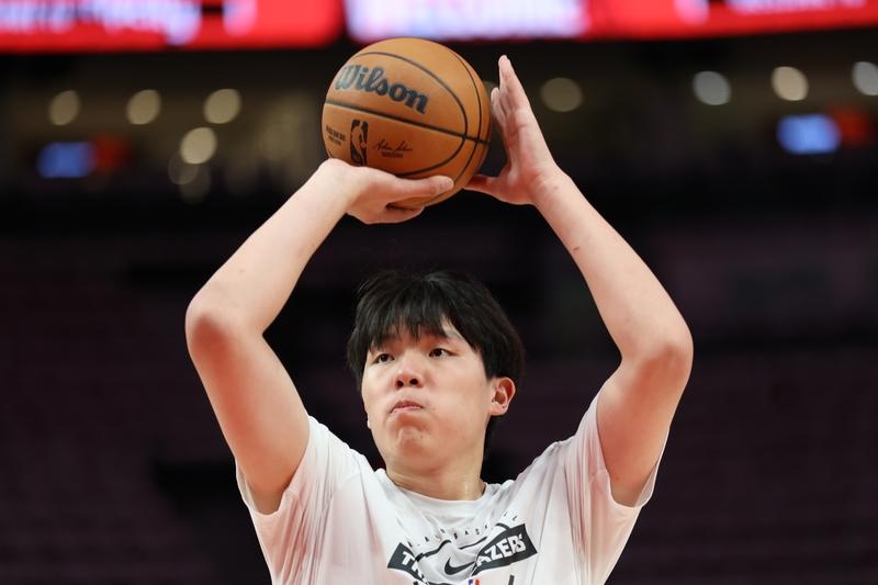 杨瀚森作为中国男篮历史上第3位首轮登录NBA的球员,备受关注,可常规赛5场下来表