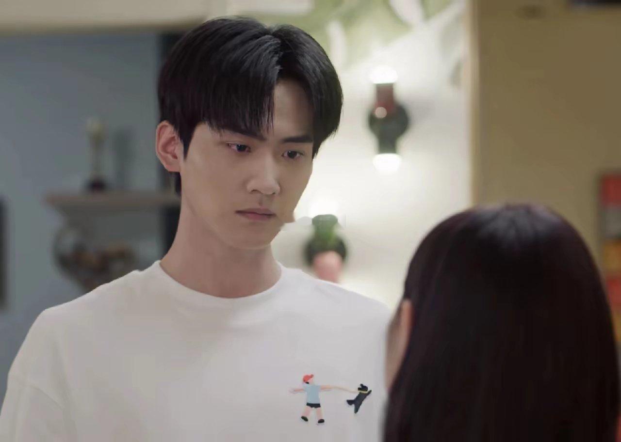 周柯宇演的《狙击蝴蝶》给所有内娱小鲜肉上了一课男演员最好的滤镜，就是拿得出手的演