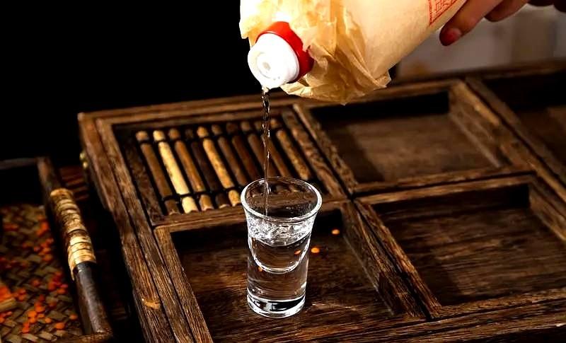 凌晨2点45分，我异常清醒。我用手拔掉了一颗晃荡许久的牙齿。我觉得自己抑郁了