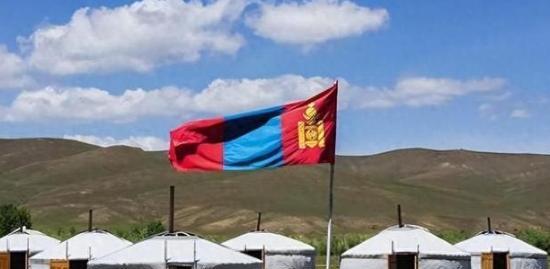 中国要注意外蒙古局势变化，强化边境管控，中国对待外蒙古应谨慎为先，观察外蒙古态度