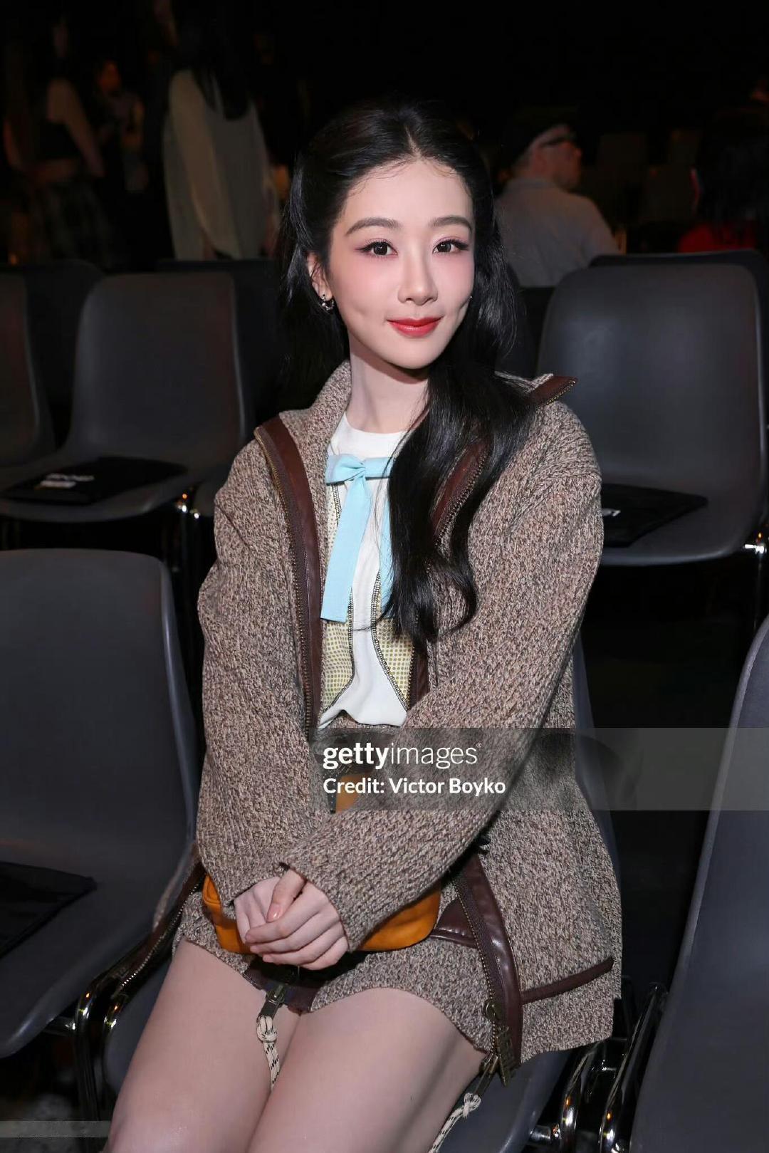 #杨紫G社生图##春夏时装周##时尚灵感解读#这次米兰时装周释出的杨紫G社生图，一下子打破很多人固有