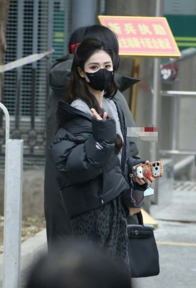 白鹿春晚第二次联排带妆上班，公主好美​​​