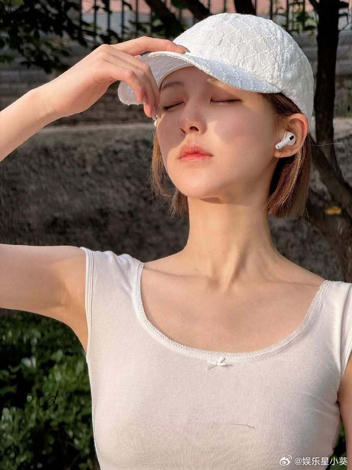 短发露露太萌啦！赵露思新鲜ins更新～🥰💌​​​
