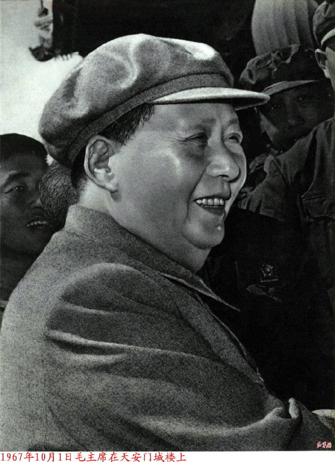 历史上的今日1967年9月20日晨，乘吉普车到武汉街上看大字报。看到街