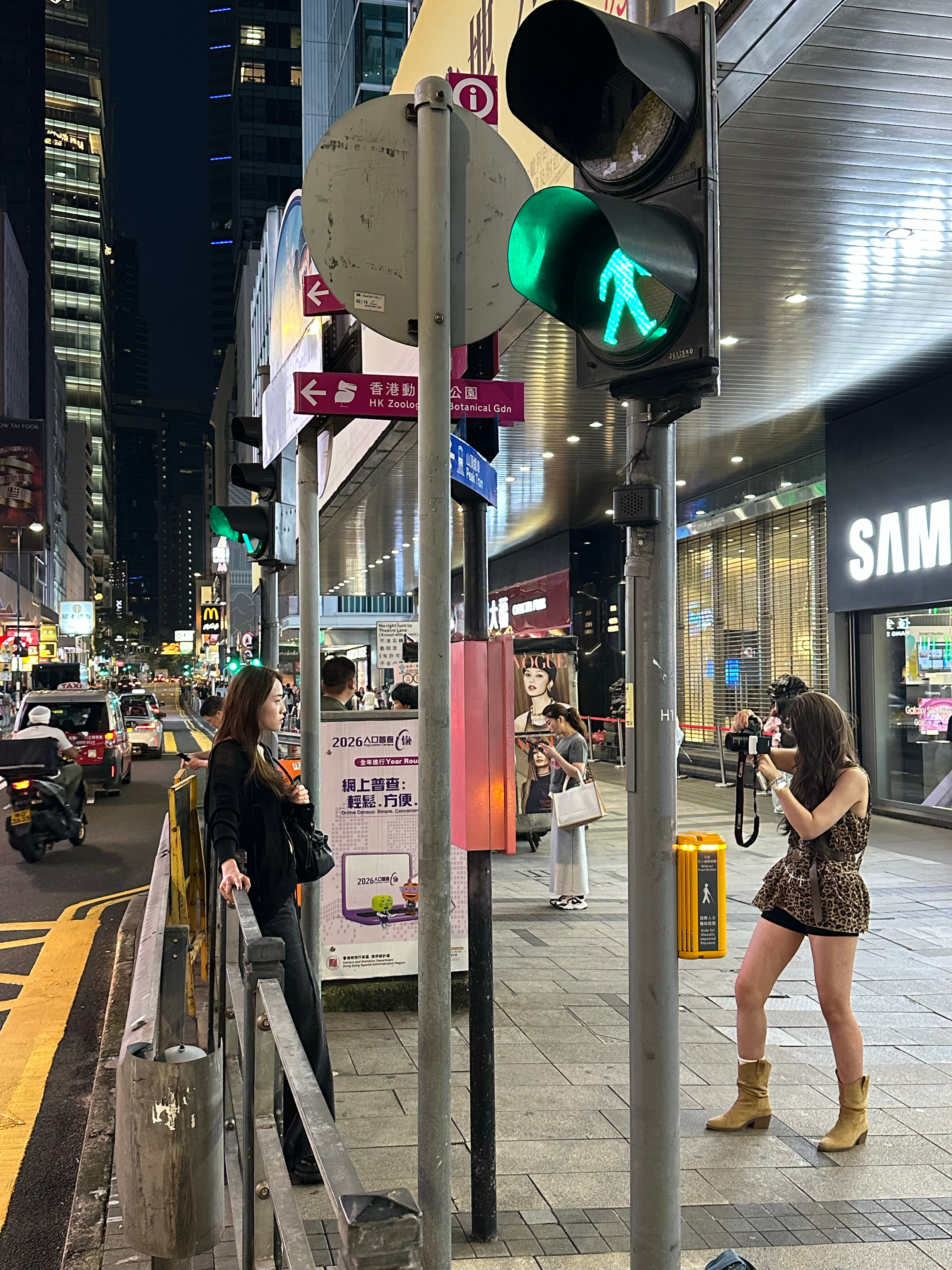 香港虽然没有以前相对内地城市那么强了，但是这城市气质依旧断层级领先内地，内地城市