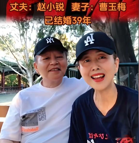 在这个人心浮华的演艺圈内，总有一些爱情如细水长流般温暖动人，他们是初恋，是校园恋