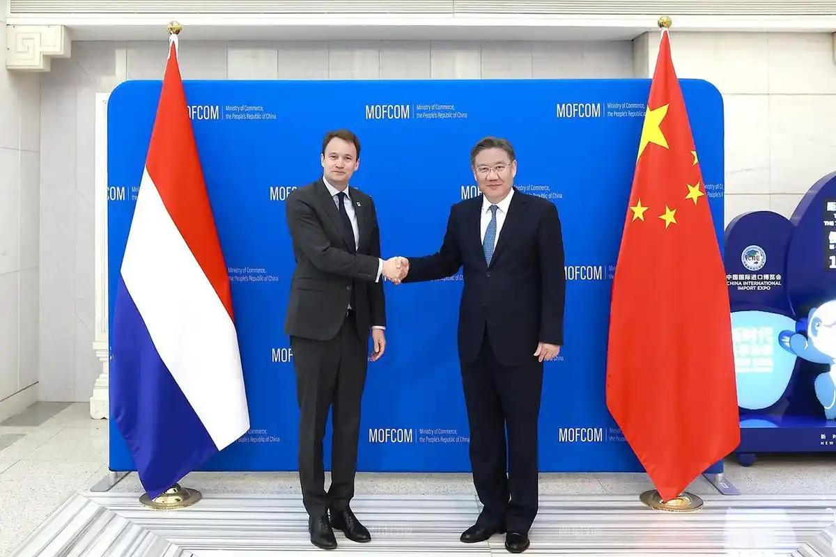 安世CEO来到了中国，希望和中国就安世股权架构和中方沟通，荷兰经济部长宣称，将于