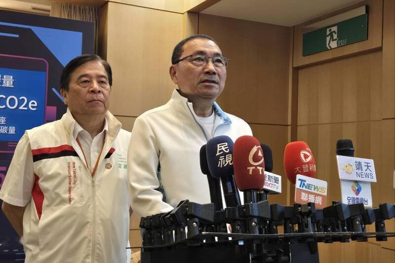 新北市这场“蓝白合”的大戏，现在已经演到了最憋尿的时刻。全台湾都在盯着看