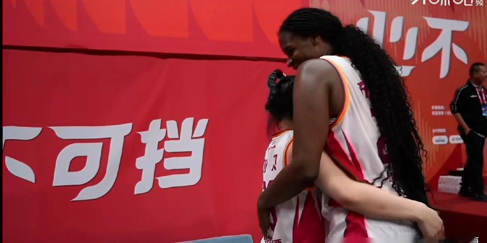 山西主场门票抢疯了，四川女篮却折了主力，这戏剧性的反差让总冠军归属悬念一下子拉满
