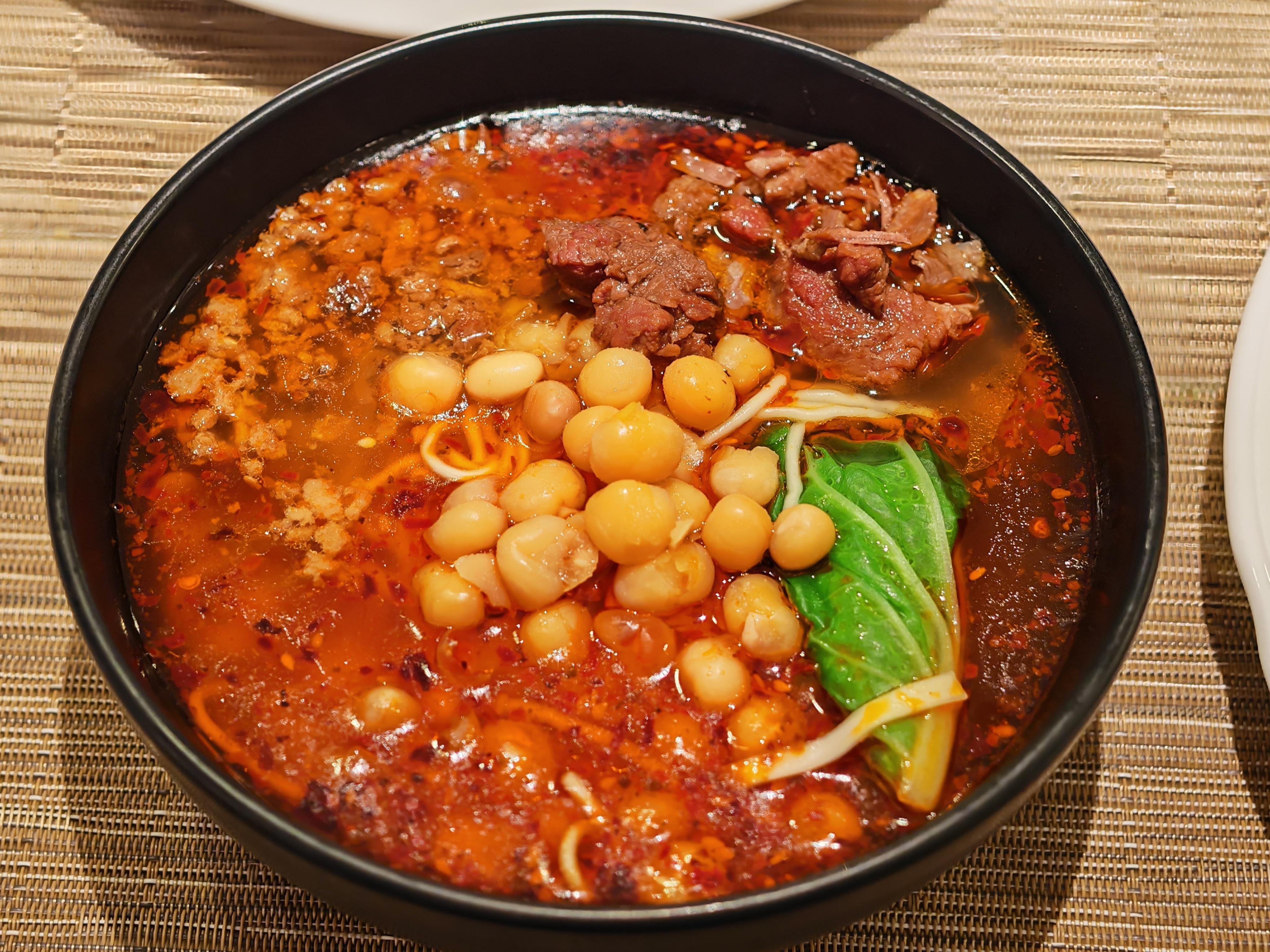 早上好呀老铁们，在重庆，早餐必须由一碗重庆小面开始。大家早饭都吃了没？