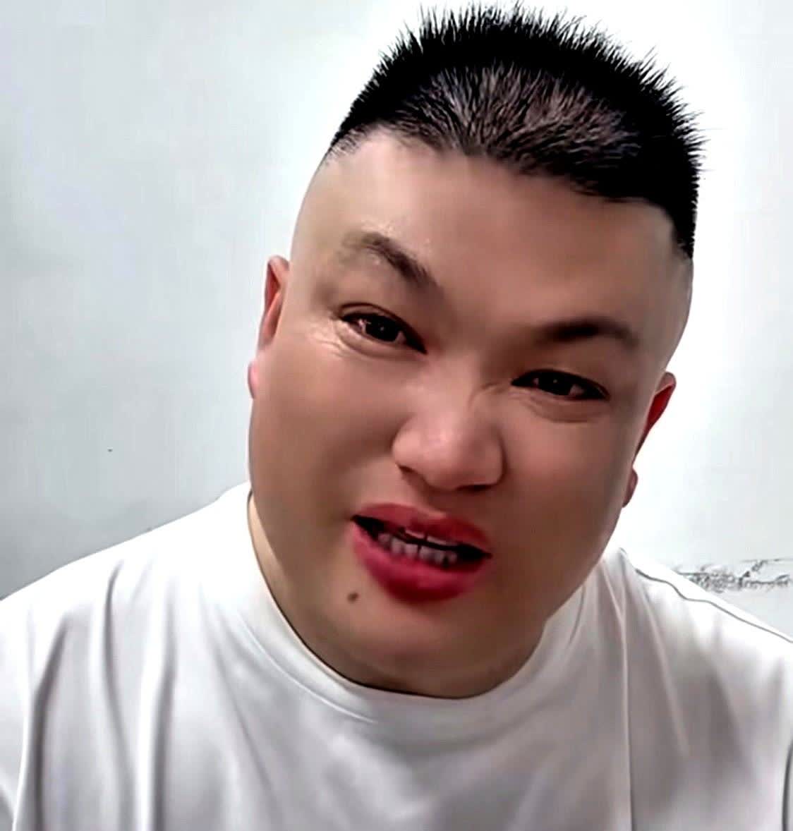 李超吐露与草帽姐离婚真实原因，悔恨之情溢于言表草帽姐与李超离婚的消息曾在网络