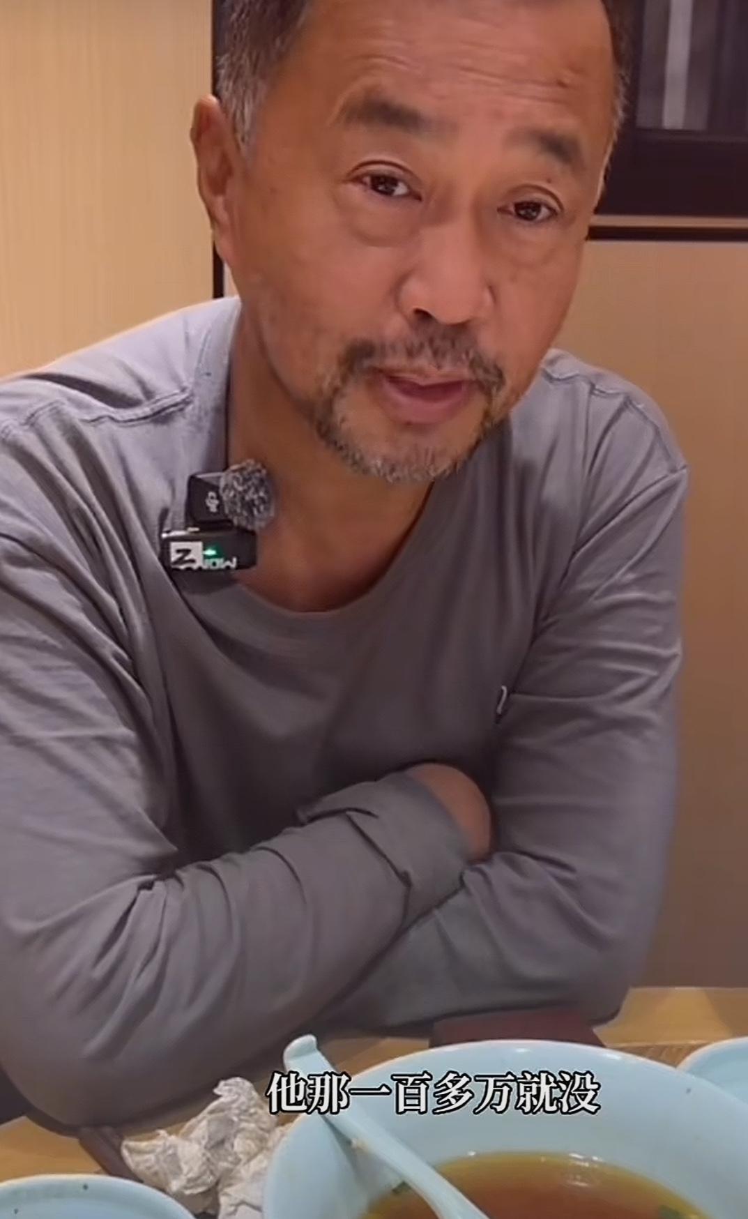 沈巍说自己的父亲原来在上海没有房子的，被外婆嫌弃，两人吵架起来。父亲豁出去了，要