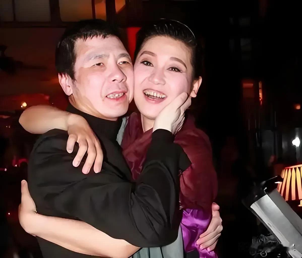 不得不感叹徐帆，做女人难，做冯小刚的女人更难！徐帆再度被离婚又上了热搜，她的回