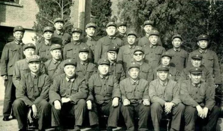 一个团硬刚两个纵队全部战死，18军的老虎团到底什么来头？这支部队可不是吹出