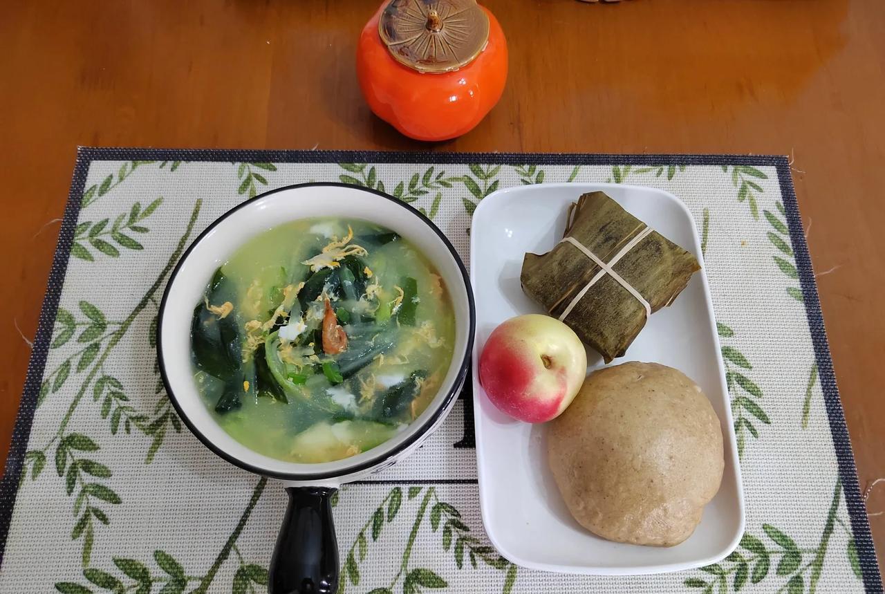 我这个小老太太，干啥啥不行，吃饭第一名！无论春夏秋冬，一日三餐，到点了就得应时
