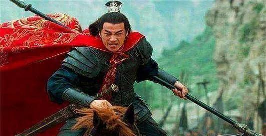 张飞敢单挑吕布，许褚也敢硬刚吕布，为何唯独张辽见了吕布就绕道走？“人中吕布