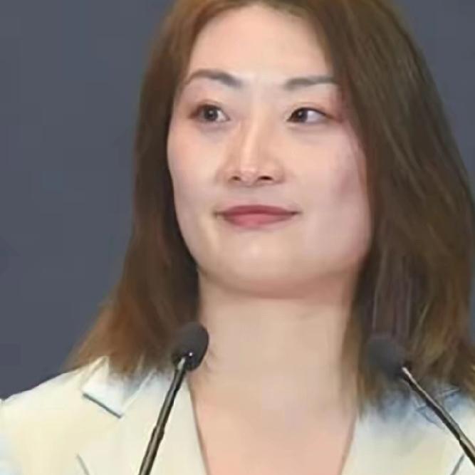 辞职才一个多月，宗馥莉又回娃哈哈了！之前她刚辞了41天，现在突然回来管事。