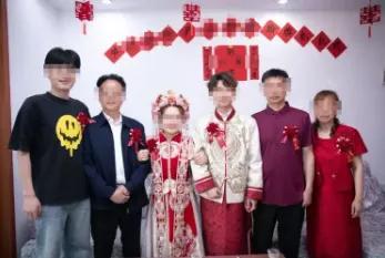 湖北小伙申明怎么也没想到，娶回家的富家女尹霞。名字是假的，年龄是假的，连婚礼上恩