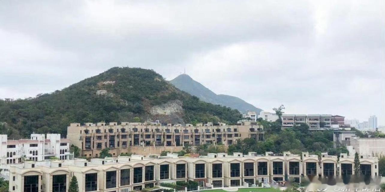 陈奕迅1.8亿买香港豪宅折合人民币1.5亿。记得之前调侃过自己得了荷包干硬化、急