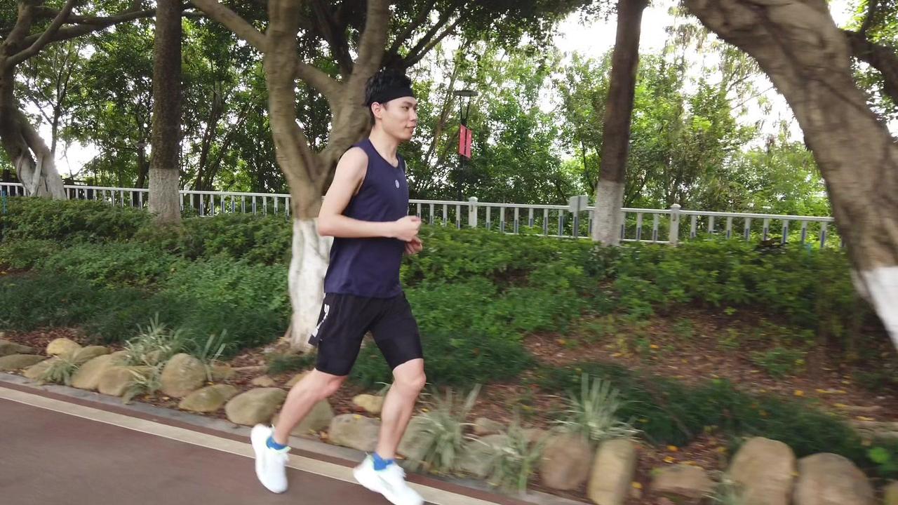 💪如果你跑步是为了健康，并且天天坚持，我建议你每天只跑5公里。👩‍🏫东