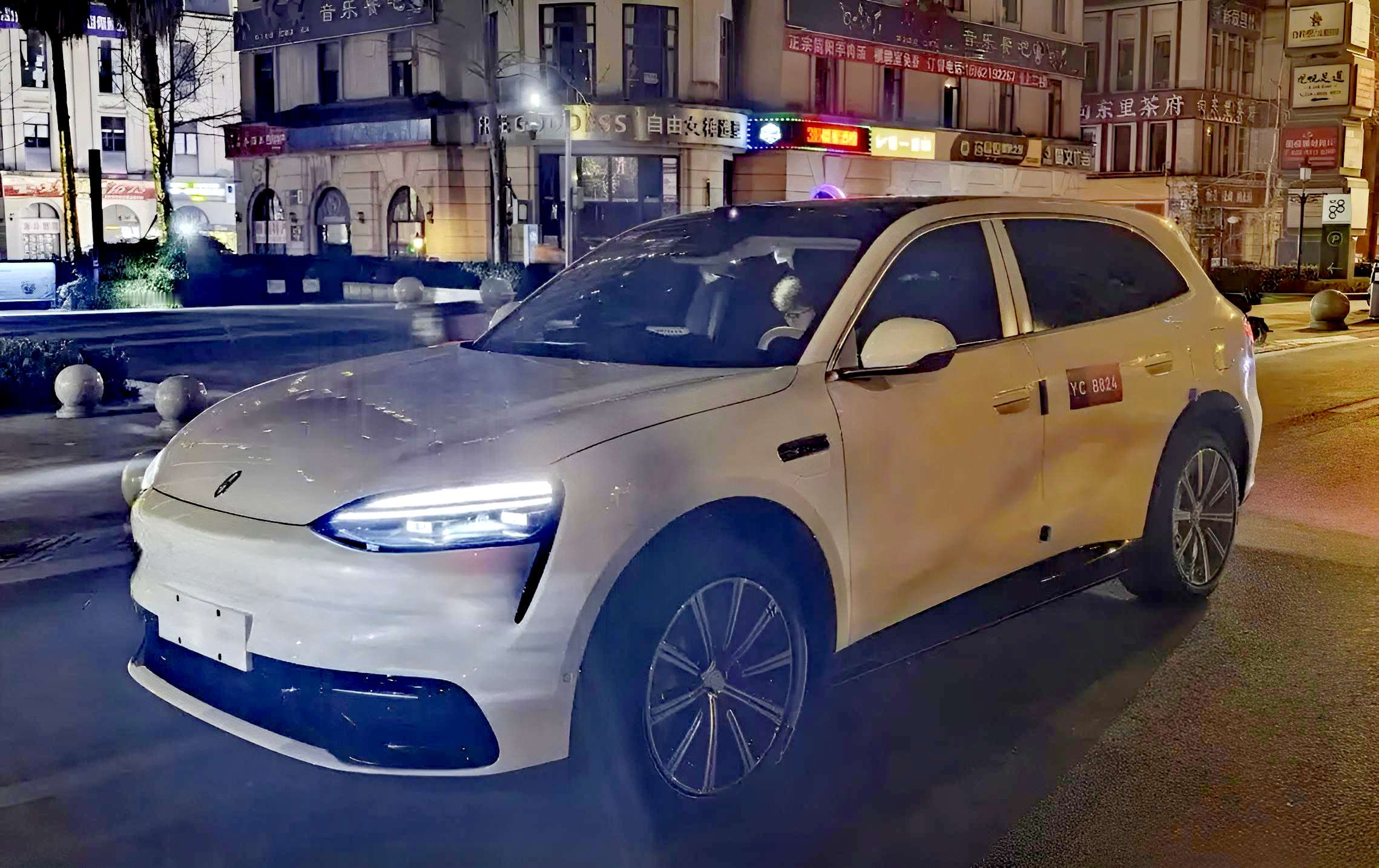 问界M6实车首爆，遥遥领先的25万级爆款，品牌智能豪华全都要！