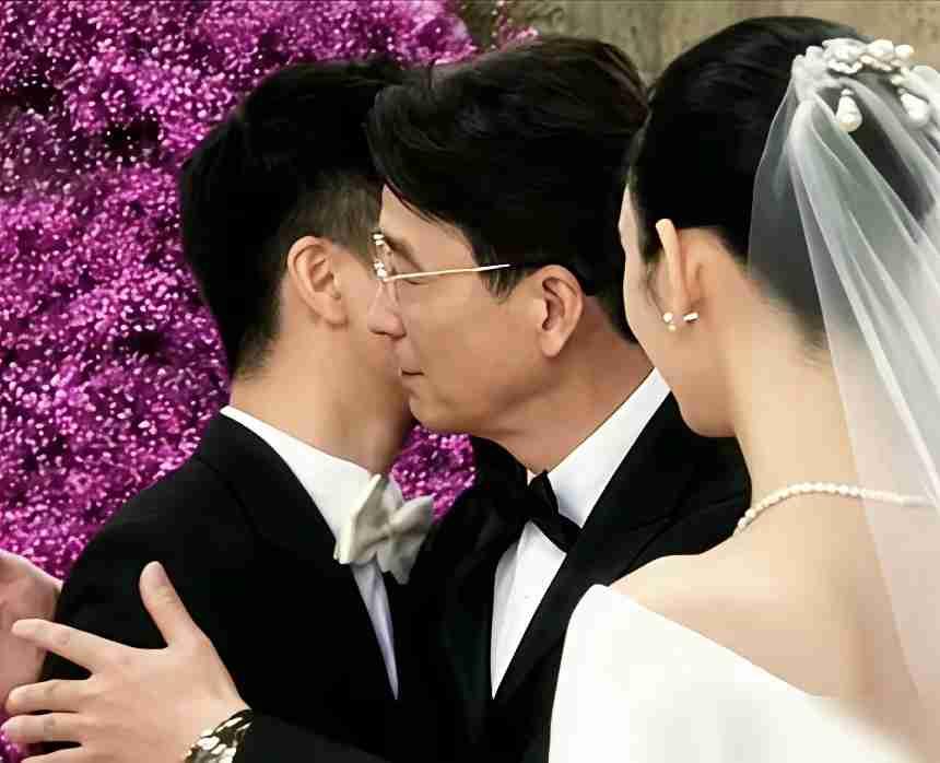 赌王儿子何猷君和奚梦瑶那场婚礼，最出圈的不是奢华排场，是奚梦瑶父亲那个没说一句话