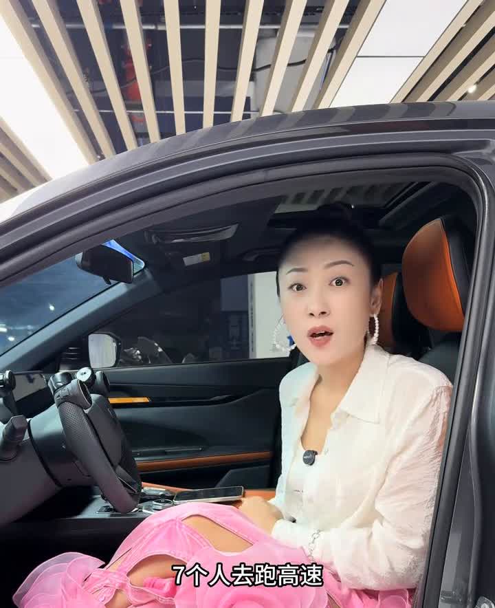 MPV怎么选？MPV怎么选？如果考虑家用就别碰塞纳，买它都不抵买个五菱宏光。