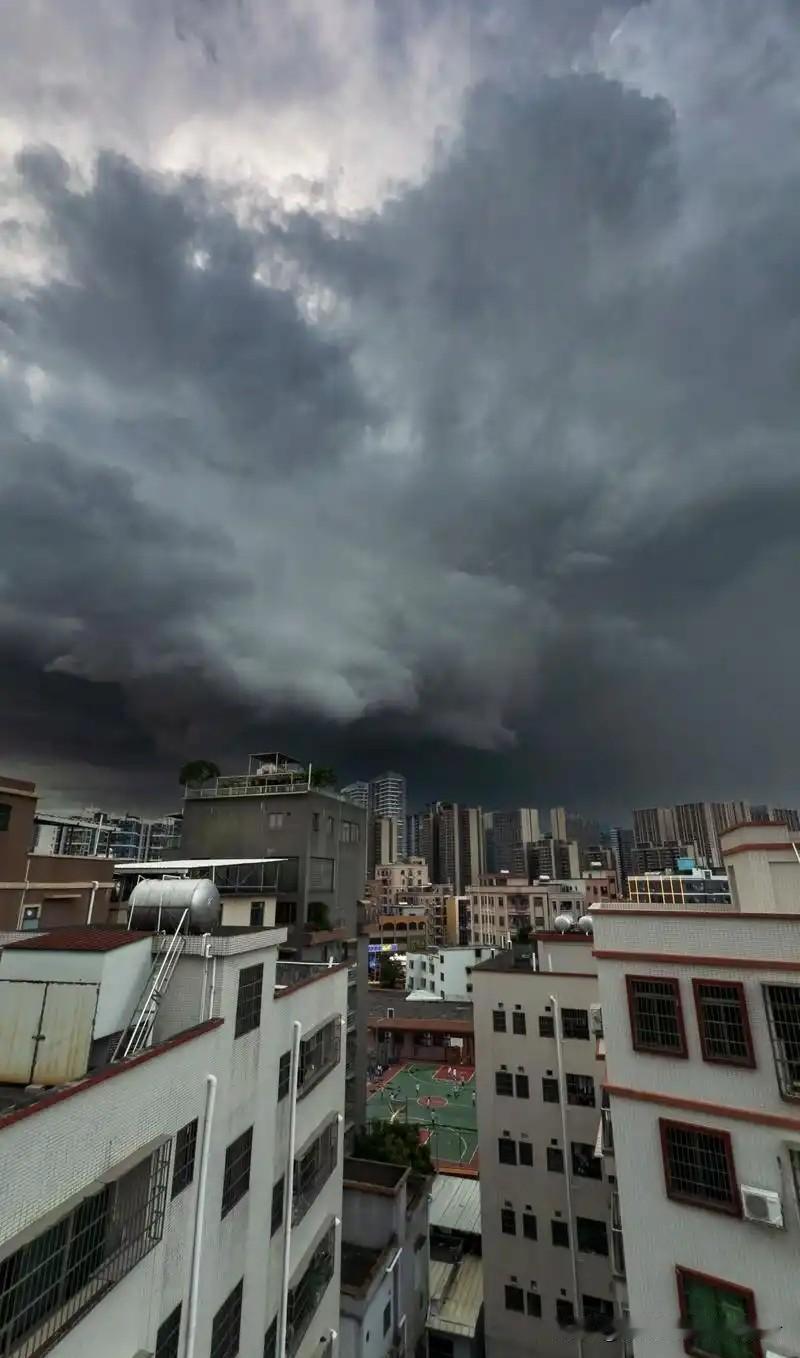 怪事！强度平平的台风美莎克，为何把广西砸出破纪录暴雨？单日最高雨量671.