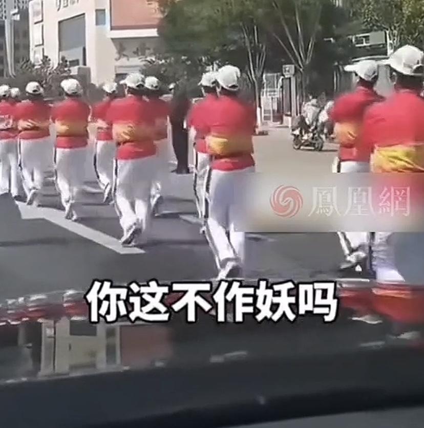 河北暴走团也引起注意了，司机报道上了凤凰网。这位司机大度的说，你们怎么锻炼也行，