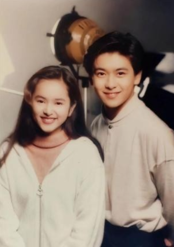 1995年，叶蕴仪拒绝林志颖的表白，转身嫁给身家千亿的陈柏浩。5年后，叶蕴仪生下