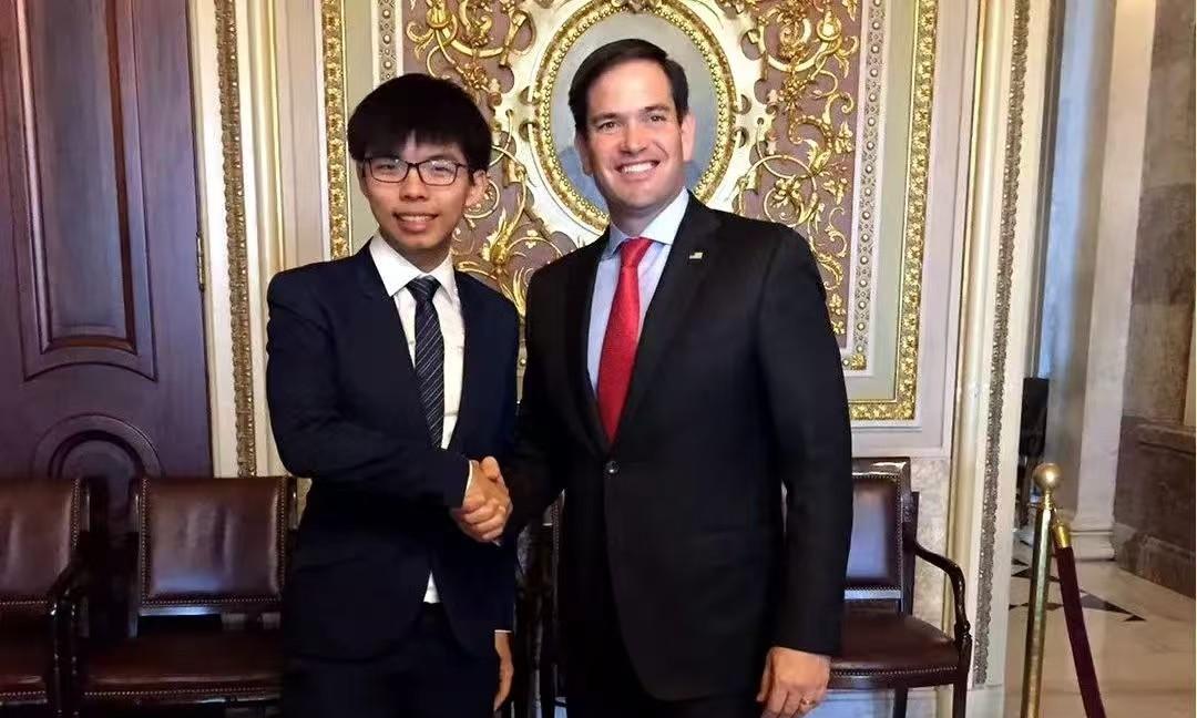 他曾是西方镜头前的宠儿，如今沦为赤柱监狱的