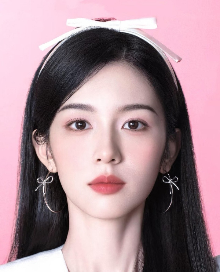 1.赵丽颖不让团队发和白玉兰有关的通稿，毕竟没提名对她来说不是什么值得骄傲的事，