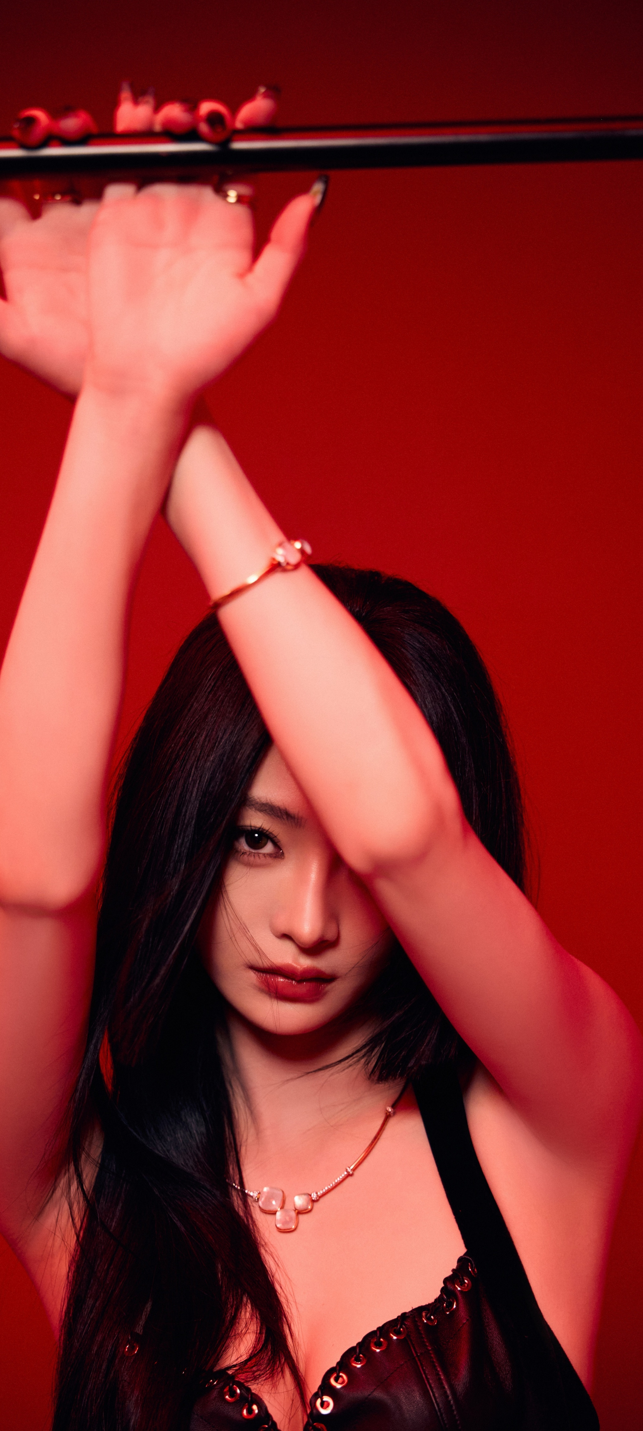 周洁琼黑色穿搭壁纸，自信张扬，明艳大方的绮君大小姐