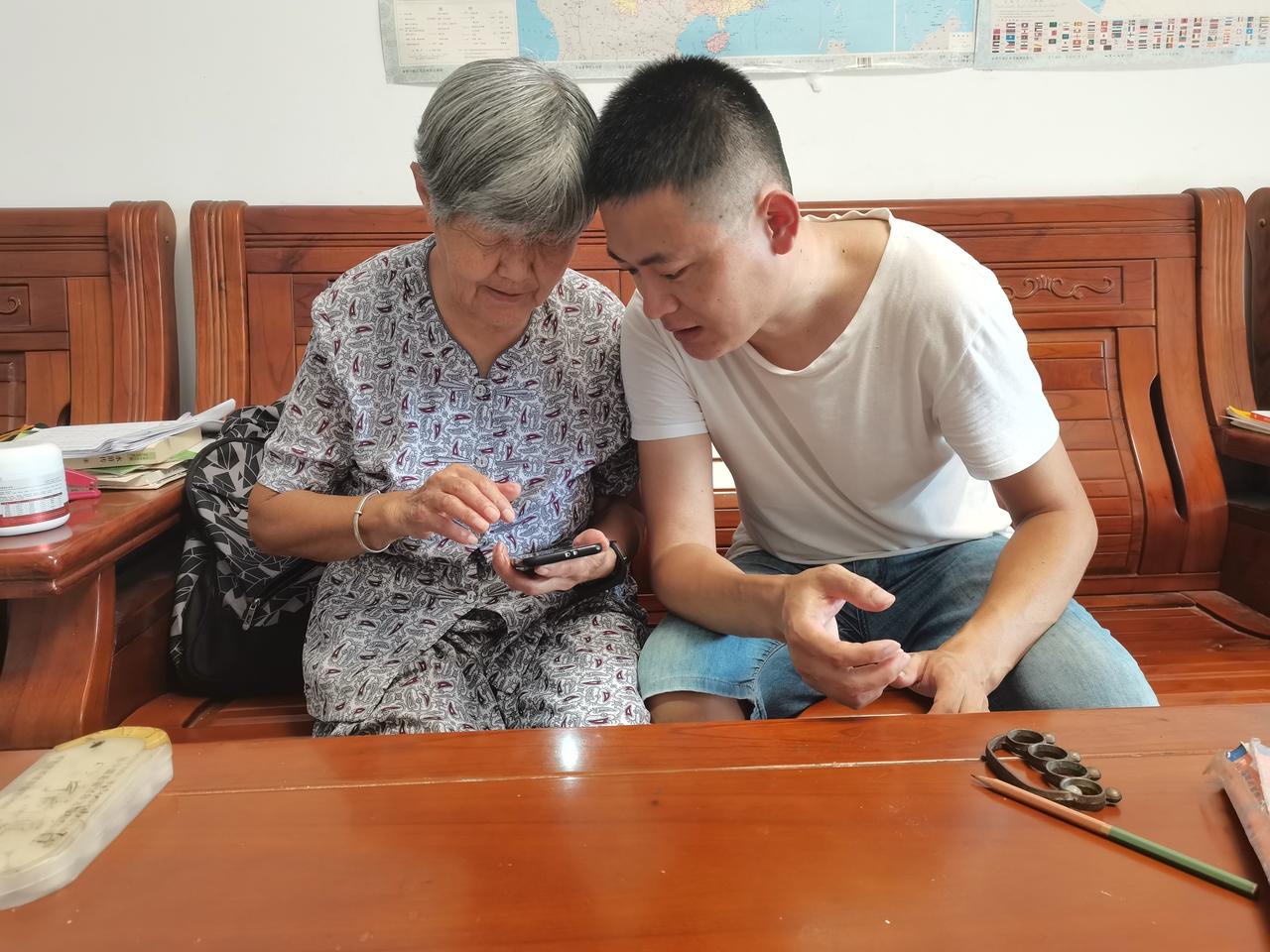 70多岁了还有妈妈是什么感觉？70多岁的老妈告诉我，感觉自己还是一个孩子，每次还