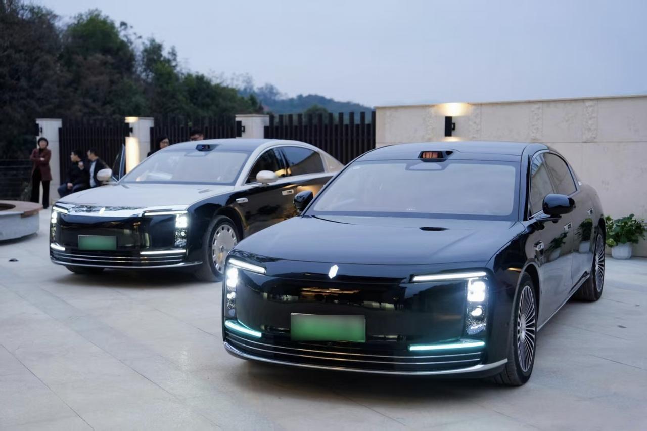 这个春节，尊界S800成为闽商大佬的“尾牙专车”了，高端社交属性直接拉满。华为